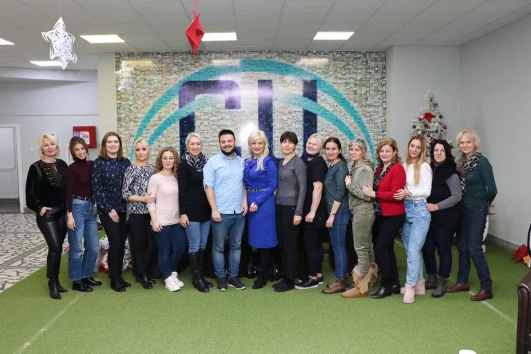 Сарадња Вртића и Спортског центра: Празнична декорација