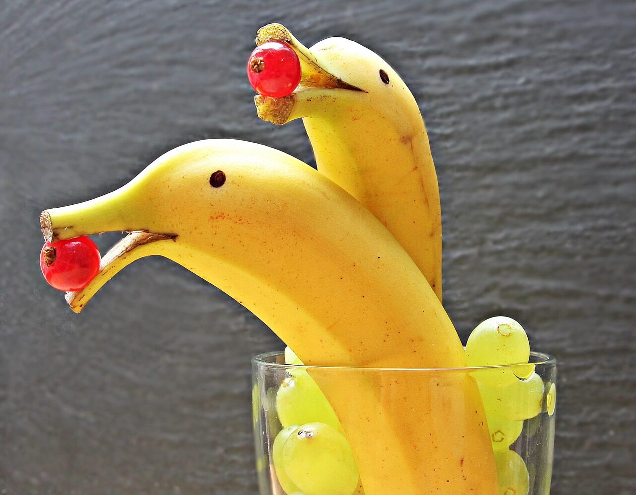 banana dolphin, dolphin bananas, bananas, dolphins, fruit, set, grapes, meal, appetizing, decoration, garnish foodfoto, food, decoration idea, fun, funny, banana snack, for children, bananas, bananas, dolphins, funny, funny, funny, funny, funny